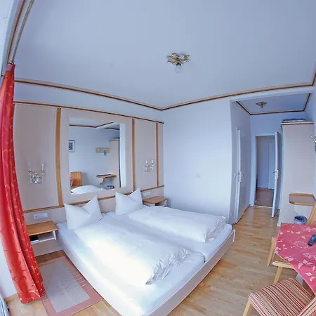 Seehotel Zur Muenz 호텔 미르스부르크